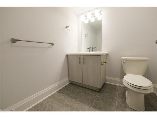 7709 Secretariat Court, Niagara Falls, ON - Indoor Photo Showing Bathroom