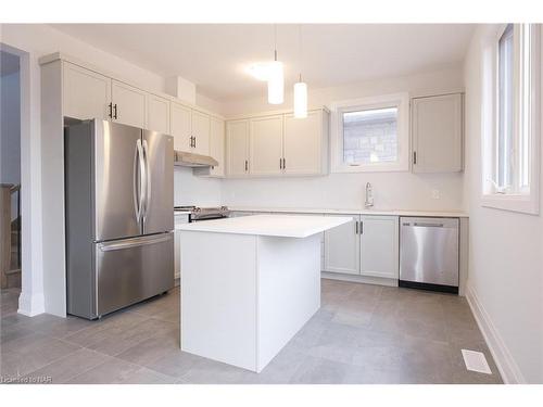 7709 Secretariat Court, Niagara Falls, ON - Indoor Photo Showing Kitchen With Stainless Steel Kitchen