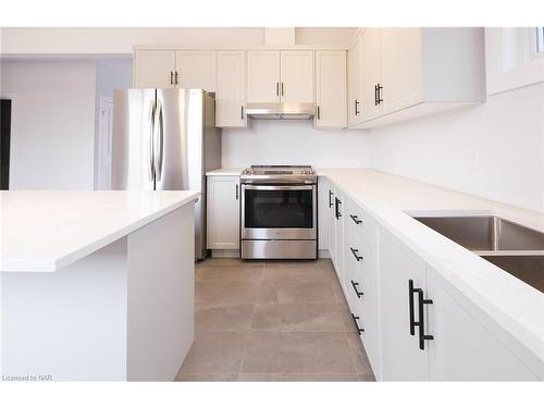 7709 Secretariat Court, Niagara Falls, ON - Indoor Photo Showing Kitchen With Stainless Steel Kitchen