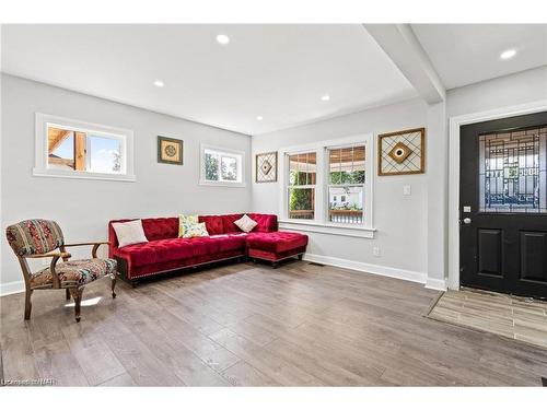 458 Lakeside Road, Fort Erie, ON - Indoor Photo Showing Living Room