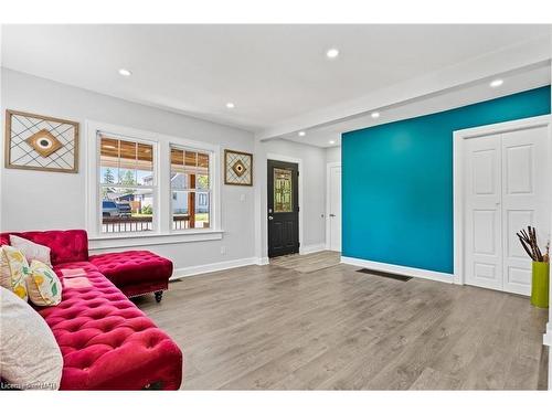 458 Lakeside Road, Fort Erie, ON - Indoor Photo Showing Living Room