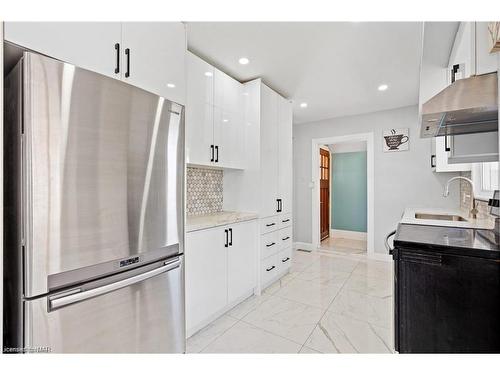 458 Lakeside Road, Fort Erie, ON - Indoor Photo Showing Kitchen