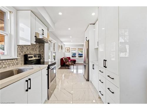 458 Lakeside Road, Fort Erie, ON - Indoor Photo Showing Kitchen