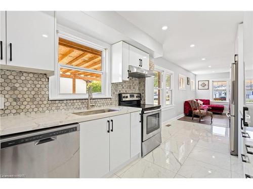 458 Lakeside Road, Fort Erie, ON - Indoor Photo Showing Kitchen With Upgraded Kitchen