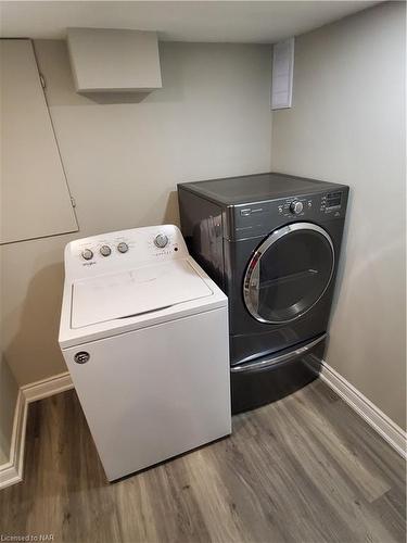 Lower-4 Henry Street, St. Catharines, ON - Indoor Photo Showing Laundry Room