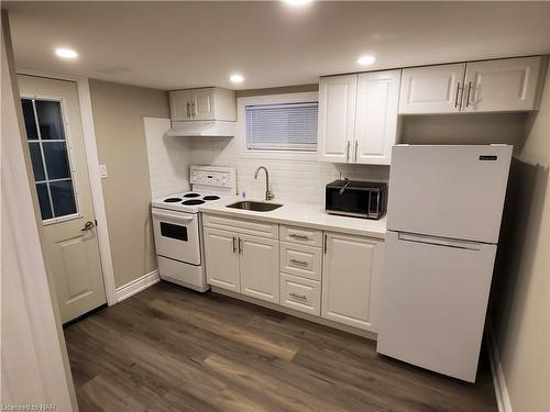 Lower-4 Henry Street, St. Catharines, ON - Indoor Photo Showing Kitchen