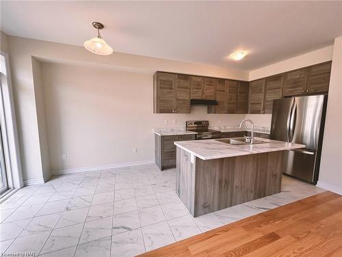 61 Ever Sweet Way, Thorold, ON - Indoor Photo Showing Kitchen With Stainless Steel Kitchen