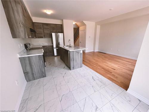 61 Ever Sweet Way, Thorold, ON - Indoor Photo Showing Kitchen With Stainless Steel Kitchen