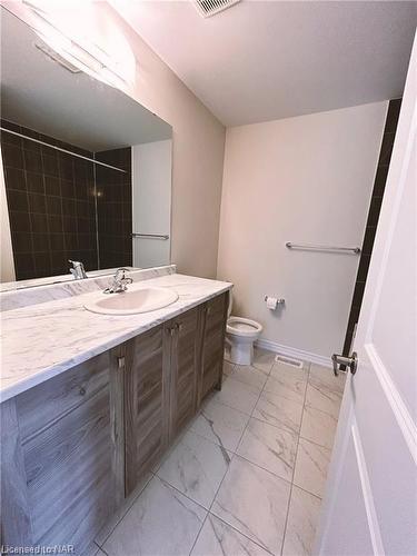 61 Ever Sweet Way, Thorold, ON - Indoor Photo Showing Bathroom