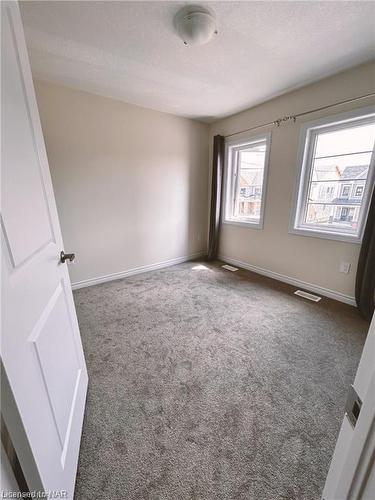 61 Ever Sweet Way, Thorold, ON - Indoor Photo Showing Other Room