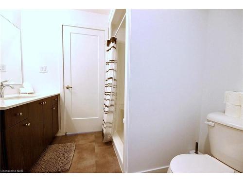 211-781 Clare Avenue, Welland, ON - Indoor Photo Showing Bathroom