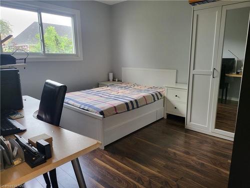 22 Willowdale Avenue, St. Catharines, ON - Indoor Photo Showing Bedroom