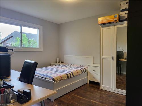 22 Willowdale Avenue, St. Catharines, ON - Indoor Photo Showing Bedroom