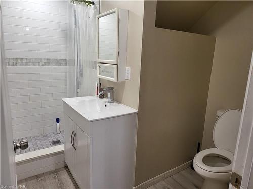 22 Willowdale Avenue, St. Catharines, ON - Indoor Photo Showing Bathroom