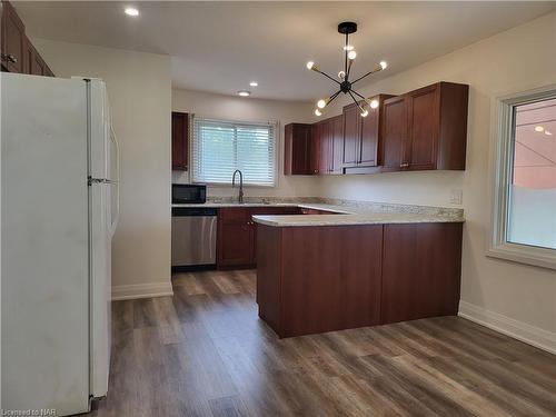 22 Willowdale Avenue, St. Catharines, ON - Indoor Photo Showing Kitchen