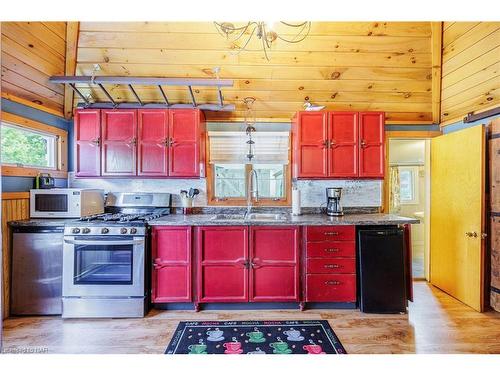 12235 Lakeshore Rd Road, Wainfleet, ON - Indoor Photo Showing Kitchen