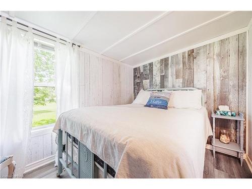 12235 Lakeshore Rd Road, Wainfleet, ON - Indoor Photo Showing Bedroom