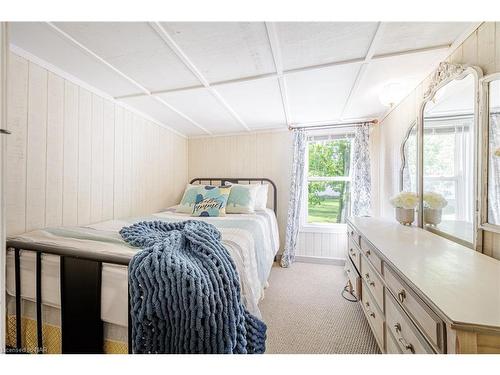 12235 Lakeshore Rd Road, Wainfleet, ON - Indoor Photo Showing Bedroom