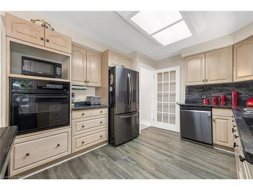 48 Shetland Crescent, St. Catharines, ON - Indoor Photo Showing Kitchen