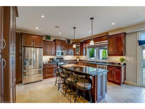 7178 St Michael Avenue, Niagara Falls, ON - Indoor Photo Showing Kitchen