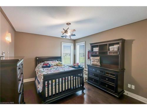 7178 St Michael Avenue, Niagara Falls, ON - Indoor Photo Showing Bedroom