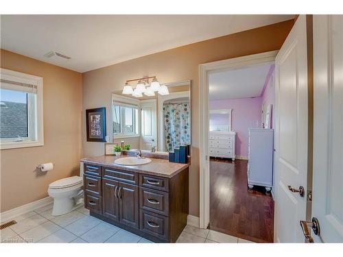 7178 St Michael Avenue, Niagara Falls, ON - Indoor Photo Showing Bathroom