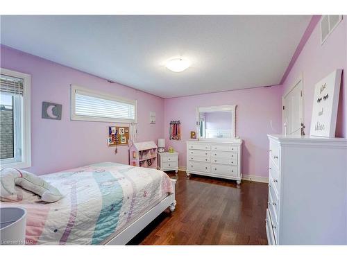 7178 St Michael Avenue, Niagara Falls, ON - Indoor Photo Showing Bedroom