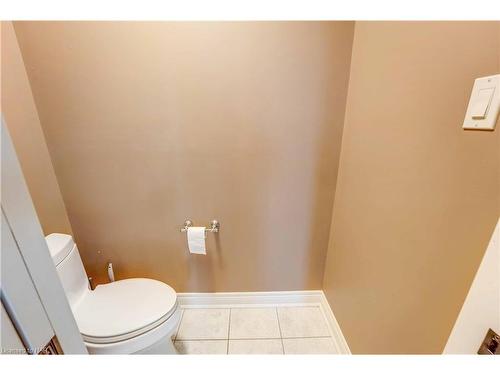 7178 St Michael Avenue, Niagara Falls, ON - Indoor Photo Showing Bathroom