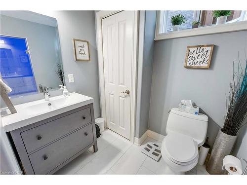 7178 St Michael Avenue, Niagara Falls, ON - Indoor Photo Showing Bathroom