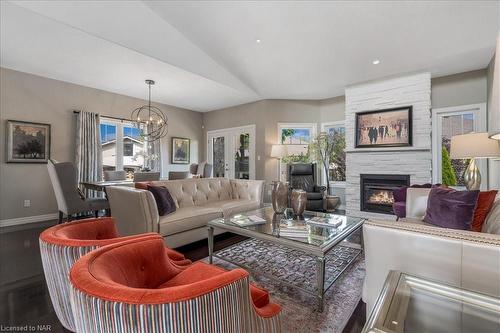 1025 Pelham Road, St. Catharines, ON - Indoor Photo Showing Living Room With Fireplace