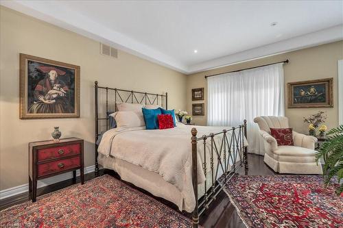 1025 Pelham Road, St. Catharines, ON - Indoor Photo Showing Bedroom