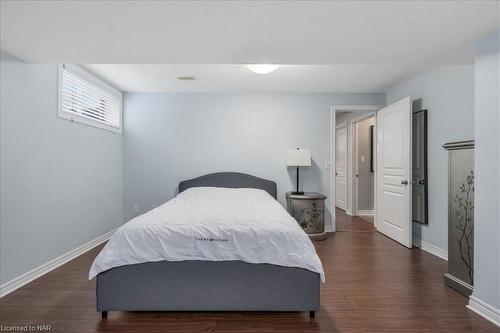 1025 Pelham Road, St. Catharines, ON - Indoor Photo Showing Bedroom