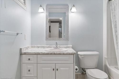 1025 Pelham Road, St. Catharines, ON - Indoor Photo Showing Bathroom