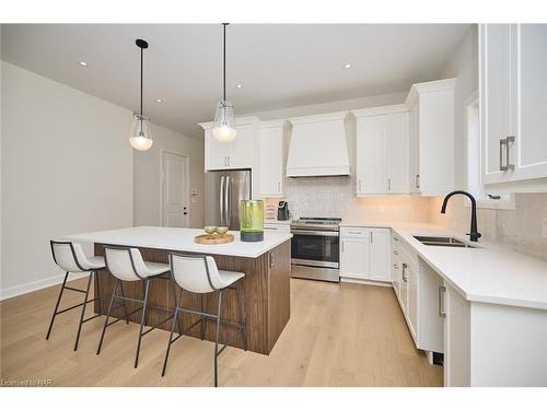 20 Butternut Crescent, Ridgeway, ON - Indoor Photo Showing Kitchen With Double Sink With Upgraded Kitchen