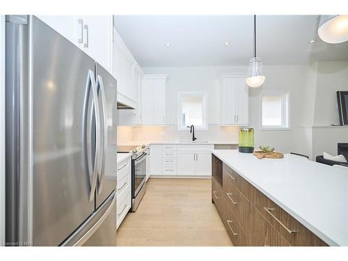 20 Butternut Crescent, Ridgeway, ON - Indoor Photo Showing Kitchen With Upgraded Kitchen