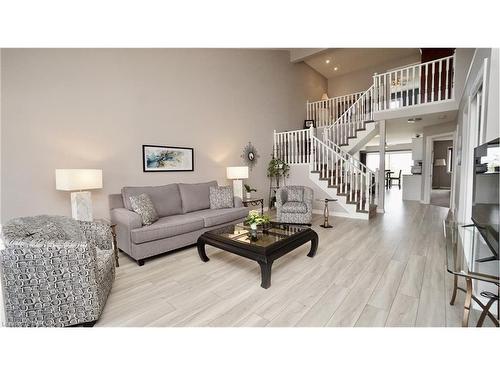 103 Morris Trail, Welland, ON - Indoor Photo Showing Living Room