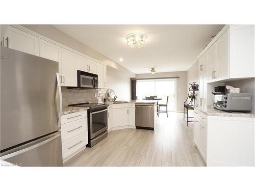 103 Morris Trail, Welland, ON - Indoor Photo Showing Kitchen With Stainless Steel Kitchen