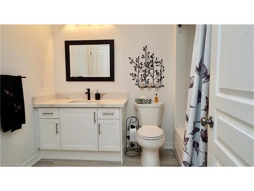 103 Morris Trail, Welland, ON - Indoor Photo Showing Bathroom