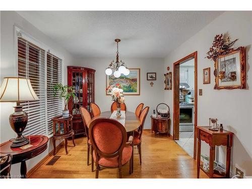 6216 Eldorado Avenue, Niagara Falls, ON - Indoor Photo Showing Dining Room