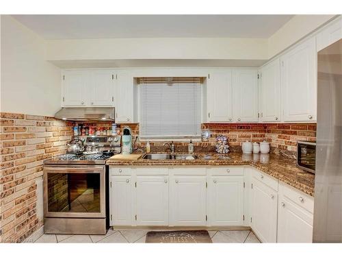 6216 Eldorado Avenue, Niagara Falls, ON - Indoor Photo Showing Kitchen With Double Sink