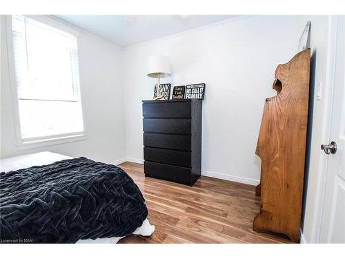 11 Henry Street, St. Catharines, ON - Indoor Photo Showing Bedroom