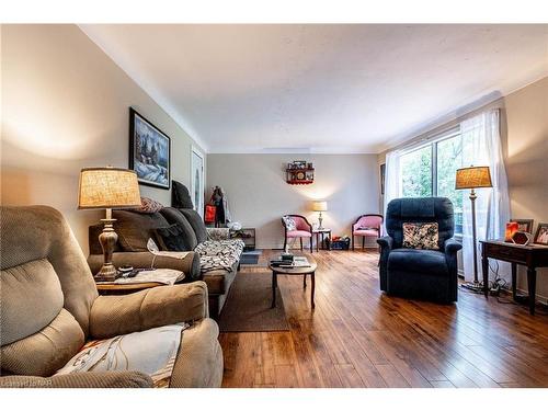 444 Gilmore Road, Fort Erie, ON - Indoor Photo Showing Living Room