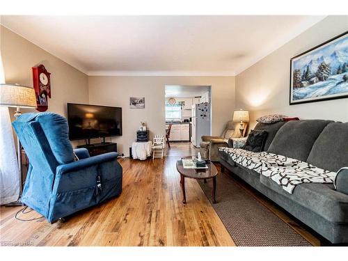 444 Gilmore Road, Fort Erie, ON - Indoor Photo Showing Living Room