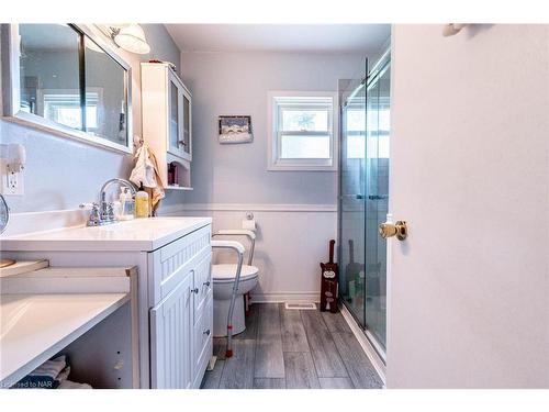 444 Gilmore Road, Fort Erie, ON - Indoor Photo Showing Bathroom