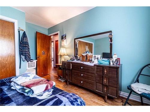 444 Gilmore Road, Fort Erie, ON - Indoor Photo Showing Bedroom