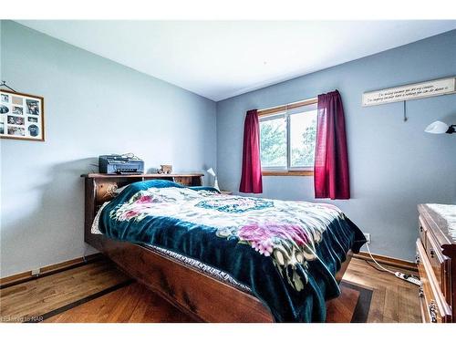 444 Gilmore Road, Fort Erie, ON - Indoor Photo Showing Bedroom