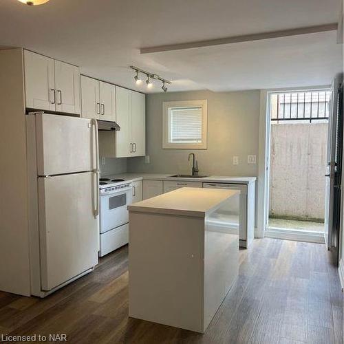 Lower-104 Grass Avenue, St. Catharines, ON - Indoor Photo Showing Kitchen