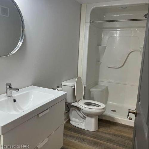 Lower-104 Grass Avenue, St. Catharines, ON - Indoor Photo Showing Bathroom