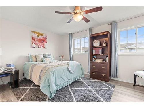 15-6910 Kalar Road, Niagara Falls, ON - Indoor Photo Showing Bedroom