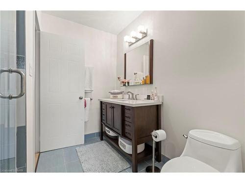 15-6910 Kalar Road, Niagara Falls, ON - Indoor Photo Showing Bathroom